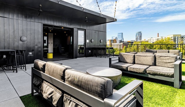 Downtown Nashville 2BR Condo | Balcony & Parking Near Broadway