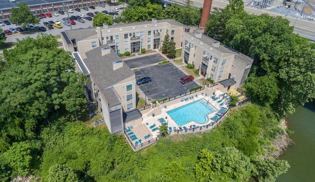 Downtown Nashville Condo 1 Mile to Broadway! Pool & Parking