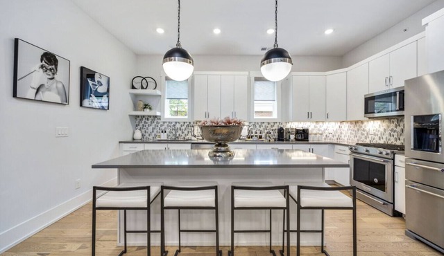 Downtown Nashville Luxury Condo + Private Parking