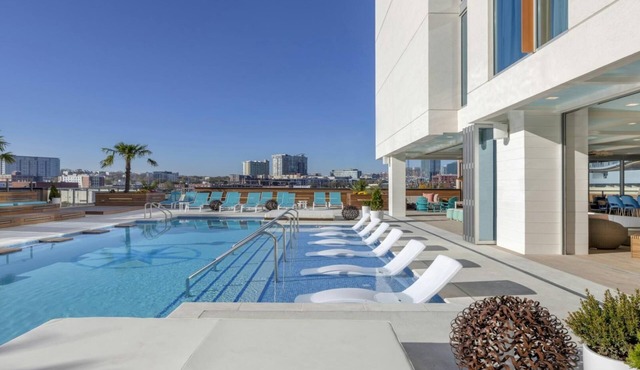 Downtown Nashville Studio – Margaritaville Pool & Live Music