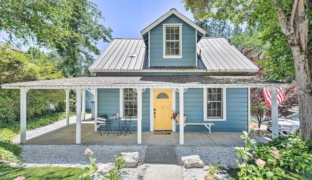 Downtown Nevada City 1900 Victorian Retreat!