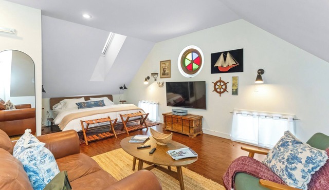 Downtown New Buffalo Studio, Walk to Everything!