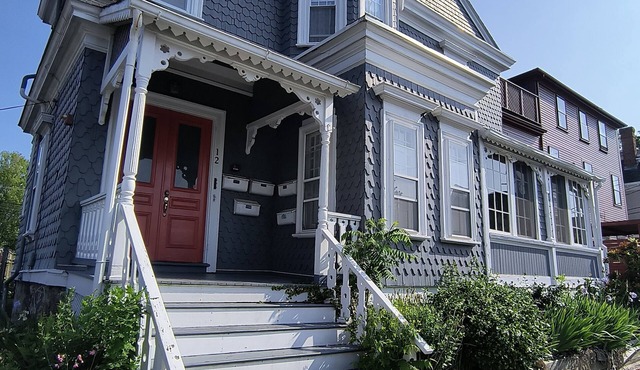 Downtown Newport Gem/Walkable location