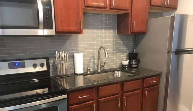 Downtown Newport * Walk Everywhere * 2 BDRM * Sleeps 6