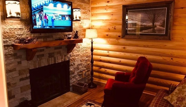 Downtown, nice furnishings, clean and cozy w/fireplace, indoor & outdoor pools.