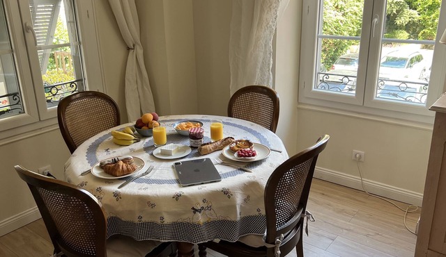 Downtown Nice, rue Biscarra, 70 m² (750 ft²), renovated, quiet, AC, sunny, tram