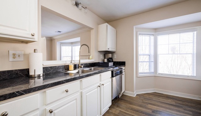 Downtown Norfolk Condo w/Free Parking!