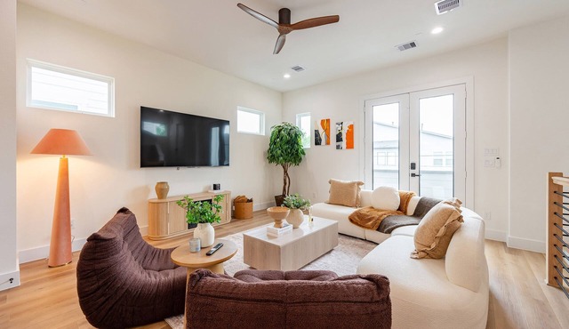 Downtown NRG Texas Medical Center Modern Retreat: 3 En-Suites Pet Friendly