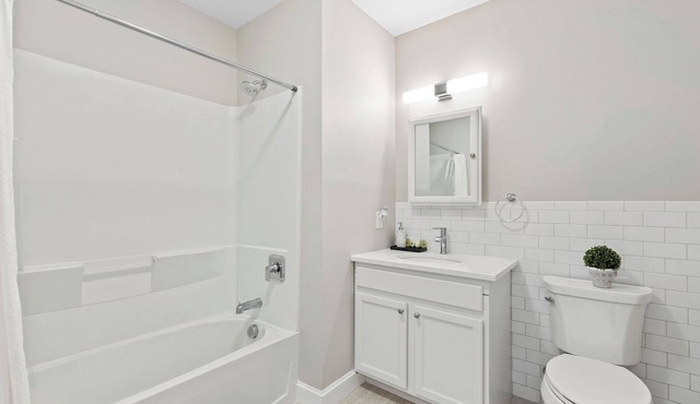 Downtown NWK 1BR- Free Parking Easy NYC Access