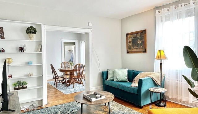 Downtown Oak Park/Fast WIFI/Free Parking/Victorian Home/Sleeps 6