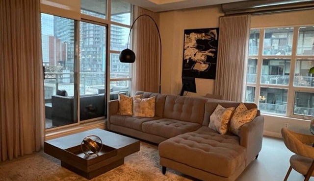 Downtown oasis in the heart of Toronto! Perfect location to explore and enjoy!