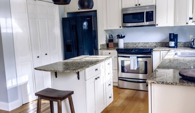 Downtown Ocean Springs 2 bed 2.5 bath with garage