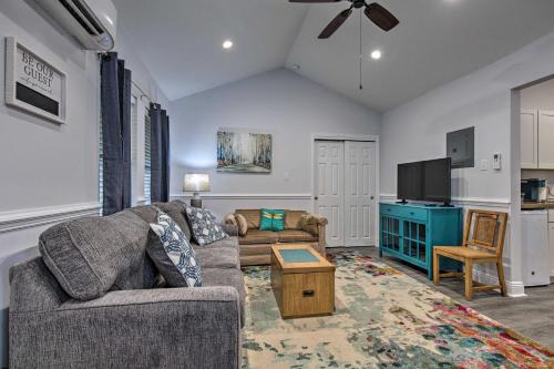 Downtown Ocean Springs Retreat: 1 Mi to Beach!