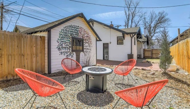Downtown Old North End Cottage fire pit grill yard
