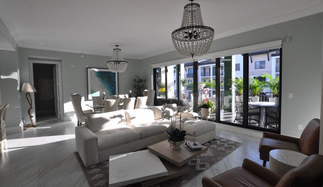DOWNTOWN/OLD TOWN NEW LUXURY CONDO, walk to beach, several restaurants & shops