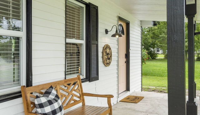 DOWNTOWN OWASSO! Newly Remodeled. The Birch Nest