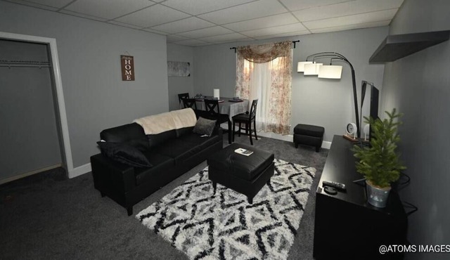 Downtown Peace Lodge (Kitchen and laundry included)