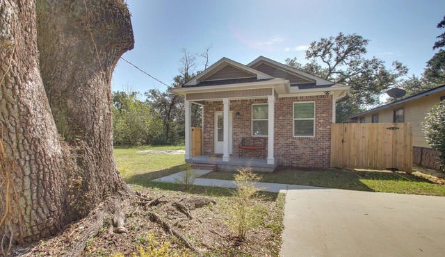 Downtown Pensacola Vacation Rental w/Yard!