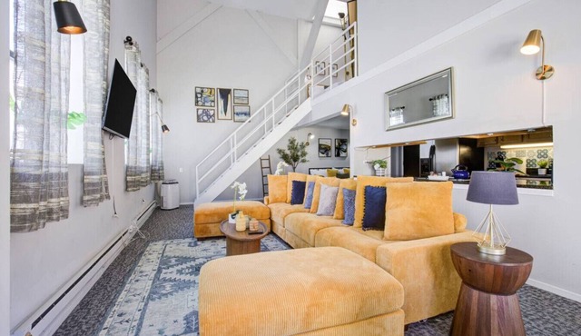 Downtown Penthouse #5 | Vintage +gym & balcony