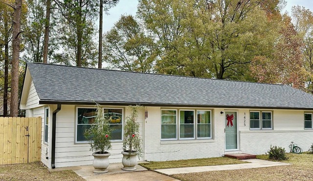 Downtown Perry Cozy 4/3 house with fenced backyard