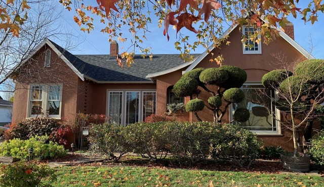 Downtown Petaluma home, convenient to wine country, coast, San Francisco