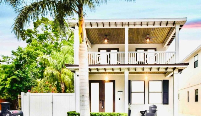 Downtown, Pets, 2-Car Garage, Beach & St. Armands
