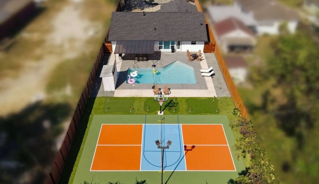 Downtown, Pickleball, Pool, Karaoke, Golf, King bd