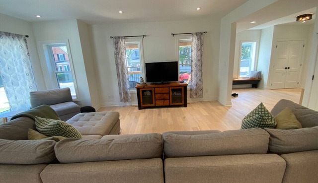 Downtown Picton, 3 bedroom.