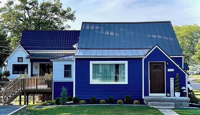 Downtown Port Austin Gem! Directly across from the beach & park.