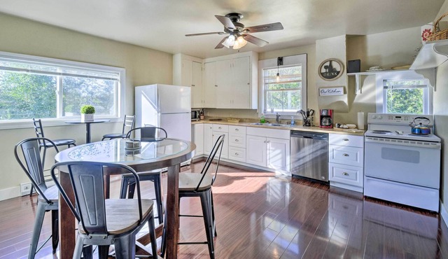 Downtown Poulsbo Escape - Walk to Liberty Bay