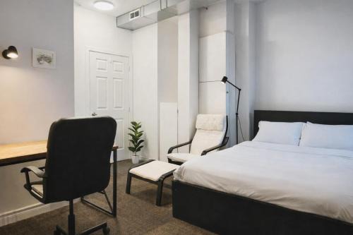 Downtown Pvt Rm w Desk-Ensuite Bathroom-Near TTC