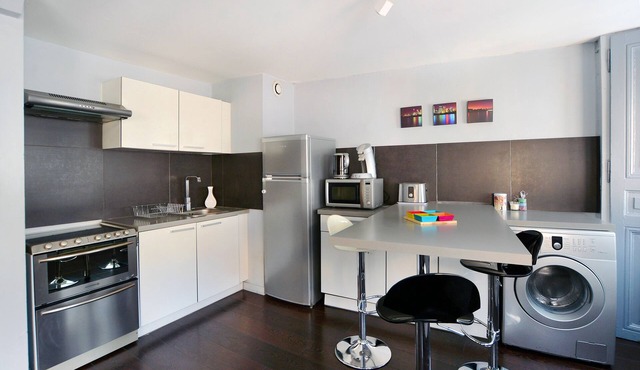 Downtown, quiet and cozy 1 BR apt (46 sqm)