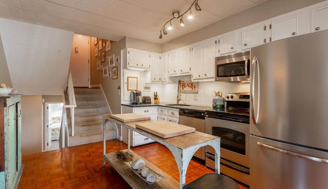 Downtown Rehoboth Beach Condo Sleeps 4 Parking