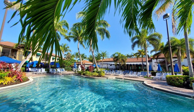 Downtown Resort Condo Close to Restaurants, Shops & Beach. Fantastic Amenities!