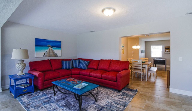 Downtown Retreat - 4 bedrooms 5 beds for 10