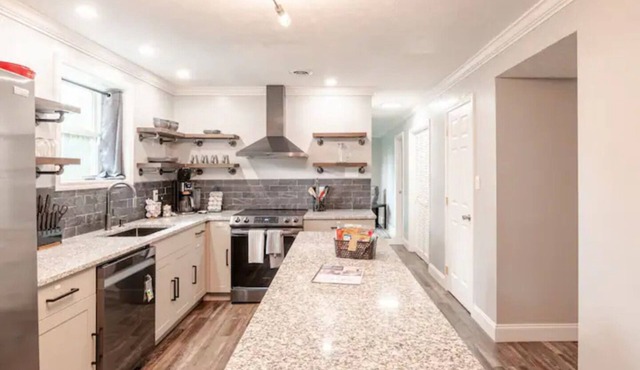Downtown Retreat 5 mins to UT and Market Square