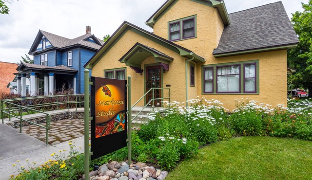 Downtown Retreat in Restored Historic Cottage with Off-Street Parking