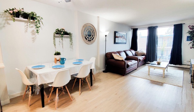 Downtown Retreat on 17th Ave – Walk to Cafés, Nightlife & Transit!