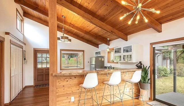 Downtown retreat with hot tub, & beach steps away