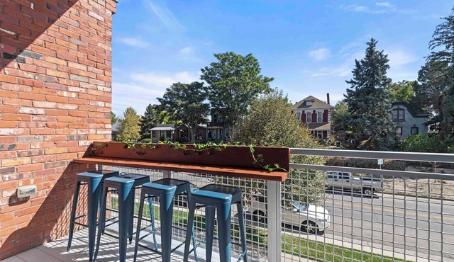 Downtown RiNo condo 1 block from top breweries and restaurants, monthly stays