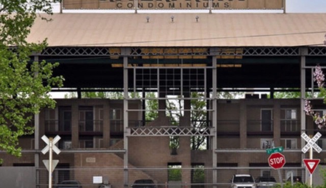 DOWNTOWN RIVERFRONT CONDO! MINUTES FROM BROADWAY!