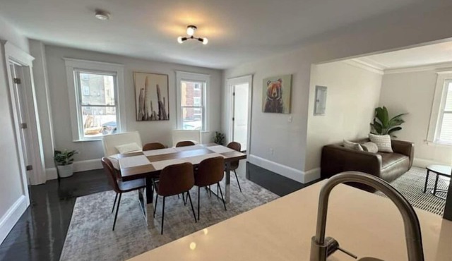 Downtown Salem Chic - 3 Bedroom w/Parking