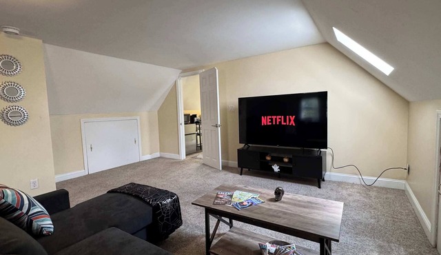 Downtown Salem Retreat 2BD 3rd Floor