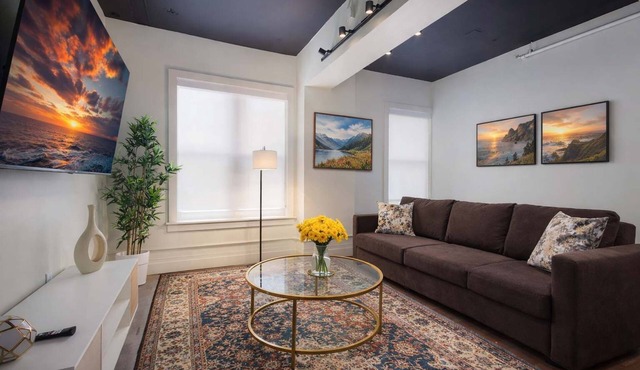 Downtown San Antonio 2BR Retreat River Walk Area Gym & Free Garage Parking