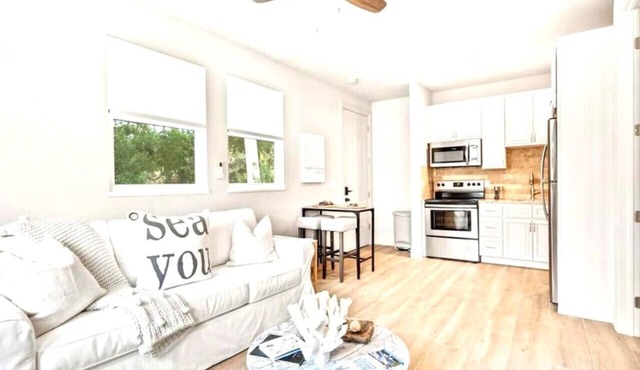Downtown Sarasota | 1 Bd 1 Ba | Beach | + Pets