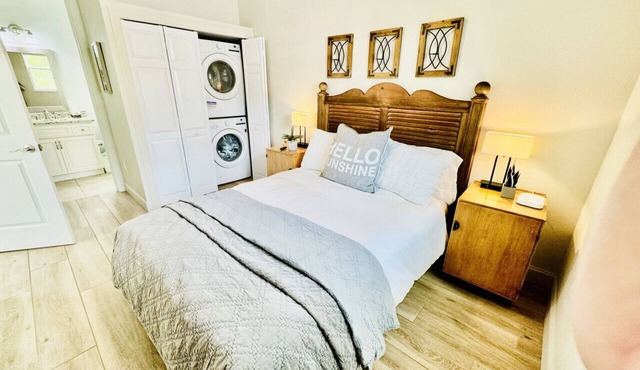 Downtown Sarasota | 1 Bd 1 Ba | Beach | + Pets