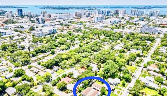 Downtown Sarasota Compound |Pet Friendly | Extended Stays |Large Groups | Beach
