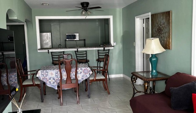 Downtown Sarasota Florida Vacation Rental, Pet-Friendly 3BR/2BA,Close to Beaches