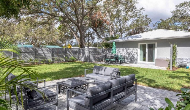 Downtown Sarasota Private Vacation Home - Minutes to Beaches, Beautiful Backyard, and Pet-Friendly!