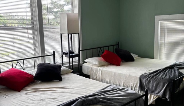 Downtown Sarasota Rental, 2 Units,4 Bedrooms,3 Baths, Sleeps 10, Lido Beach 6min